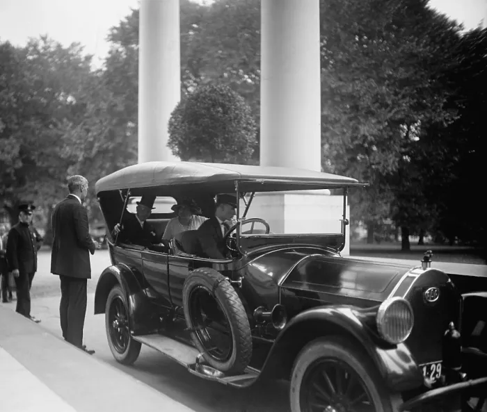 Framed Print : Former President Woodrow Wilson calls at White House the day after Warren Harding's death, August 3, 1923. (BSLOC_2015_16_10)