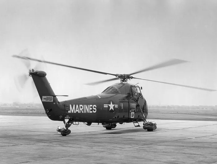 Framed Print : Presidential Marine Helicopter on Washington Airport tarmac. The devices on its wheels were devised to protect the White House lawn. July 25, 1958. - (BSLOC_2014_16_246) Framed Print : Presidential Marine Helicopter on Washington Airport tarmac. The devices on its wheels were devised to protect the White House lawn. July 25, 1958. - (BSLOC_2014_16_246)
