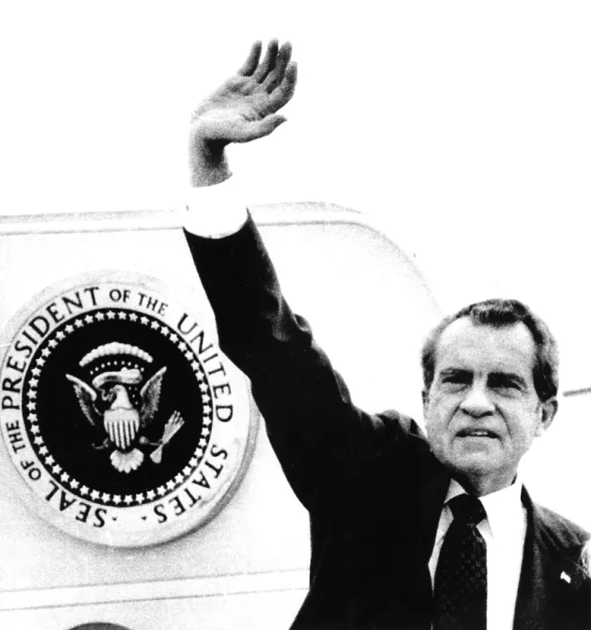 Framed Print : The Presidential Seal behind him for the last time, Richard M. Nixon boards Air Force One for California after resigning, 8 / 9 / 74. Courtesy: CSU Archives  /  Everett Collection