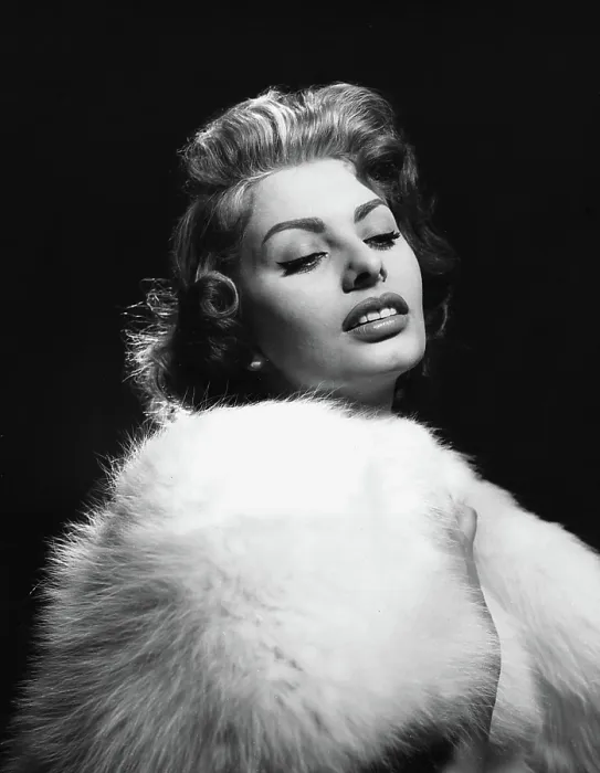 Framed Print : THE PRIDE AND THE PASSION, Sophia Loren, 1957 Framed Print : THE PRIDE AND THE PASSION, Sophia Loren, 1957