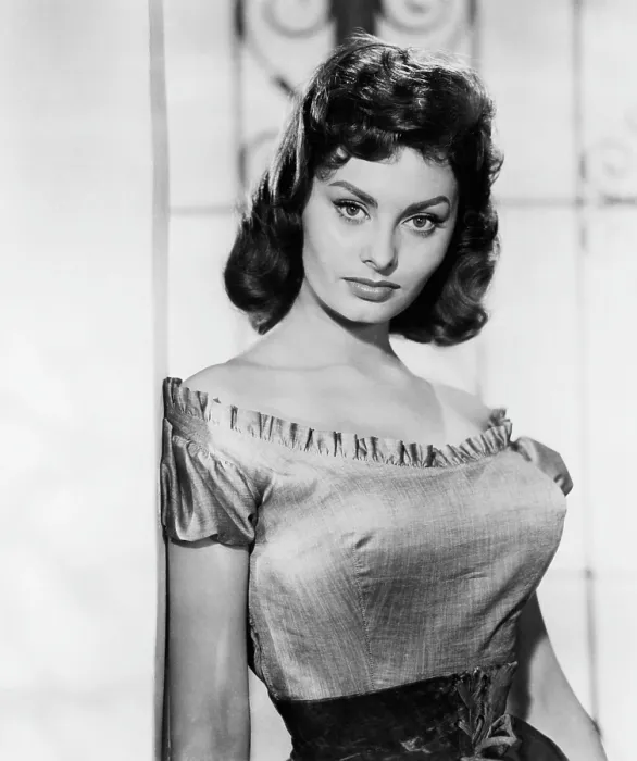 Framed Print : THE PRIDE AND THE PASSION, Sophia Loren, 1957 Framed Print : THE PRIDE AND THE PASSION, Sophia Loren, 1957