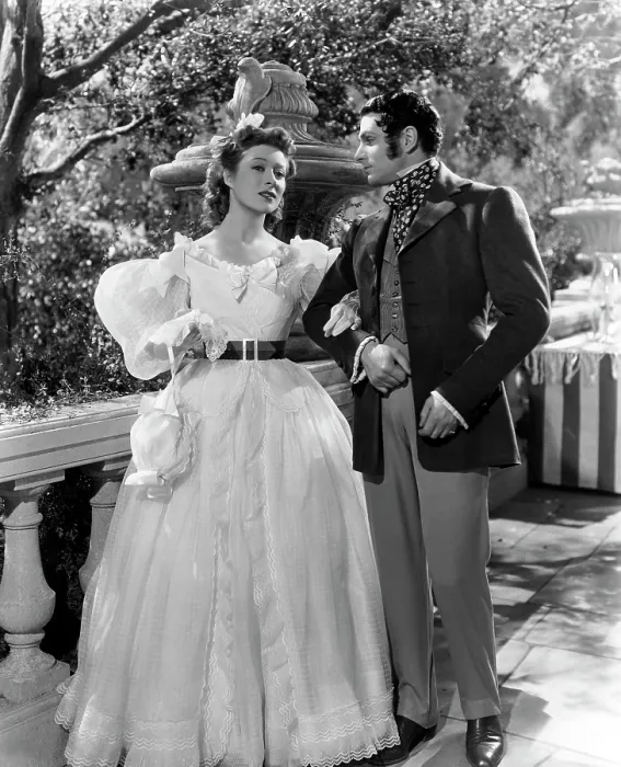 Framed Print : PRIDE AND PREJUDICE, Greer Garson, Laurence Olivier, 1940 Framed Print : PRIDE AND PREJUDICE, Greer Garson, Laurence Olivier, 1940