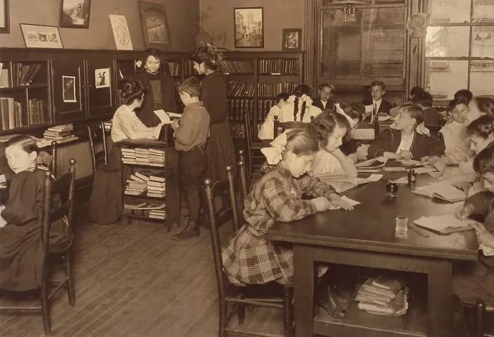 Framed Print : Primary and Middle school children in the Library of the Henry Street Settlement House, May 1910 Framed Print : Primary and Middle school children in the Library of the Henry Street Settlement House, May 1910