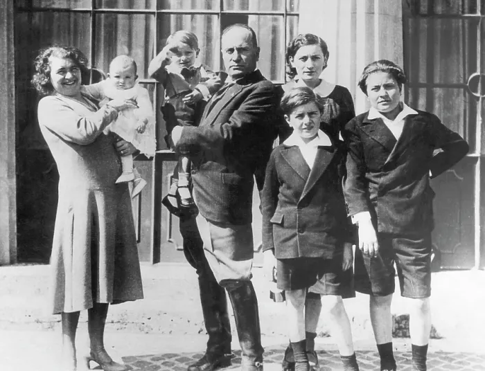 Framed Print : Prime Minister of Italy Benito Mussolini, with his wife Rachele Mussolini (far left), and their five children, c. 1930.. Courtesy: CSU Archives / Everett Collection Framed Print : Prime Minister of Italy Benito Mussolini, with his wife Rachele Mussolini (far left), and their five children, c. 1930.. Courtesy: CSU Archives / Everett Collection