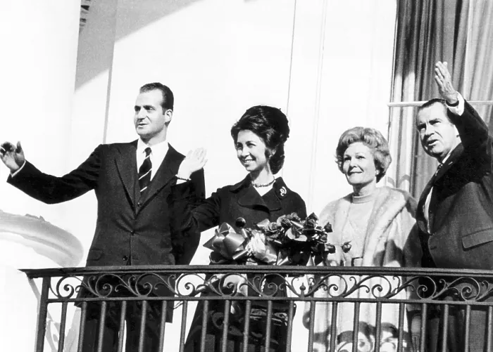 Framed Print : Prince Juan Carlos, and Princess Sophia, of Spain, are greeted by First Lady Pat Nixon and President Richard Nixon, at the White House, January 26, 1971