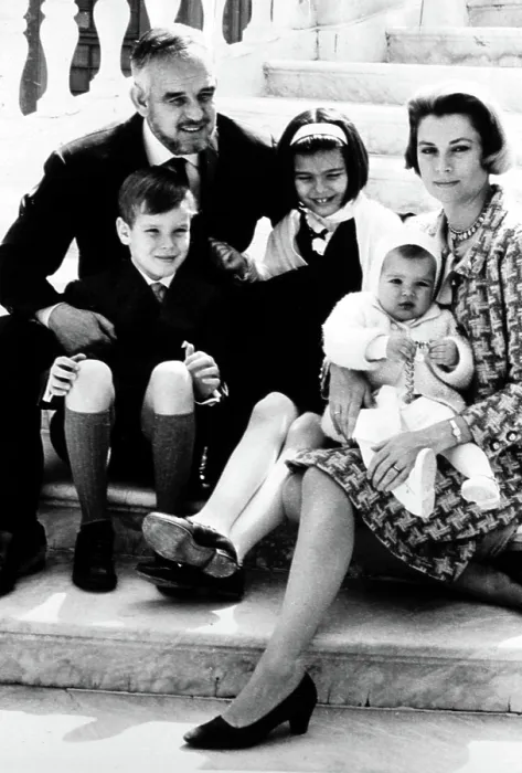 Framed Print : Prince Rainier, Princess Grace with their children, 1966. Courtesy: CSU Archives / Everett Collection Framed Print : Prince Rainier, Princess Grace with their children, 1966. Courtesy: CSU Archives / Everett Collection