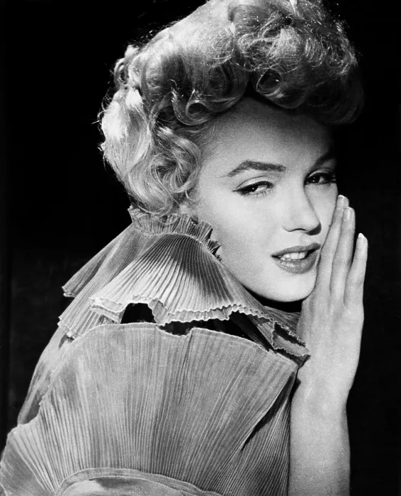 Framed Print : THE PRINCE AND THE SHOWGIRL, Marilyn Monroe, 1956