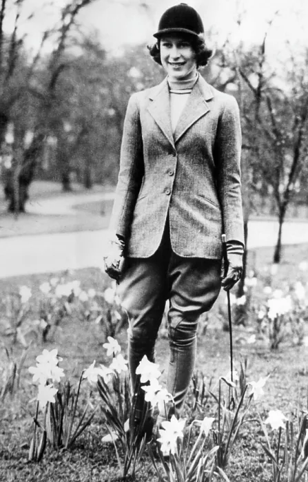 Framed Print : Princess Elizabeth of England, (the future Queen Elizabeth II), picking daffodils on her 14th birthday in Windsor Great Park, England, April 21, 1940 Framed Print : Princess Elizabeth of England, (the future Queen Elizabeth II), picking daffodils on her 14th birthday in Windsor Great Park, England, April 21, 1940