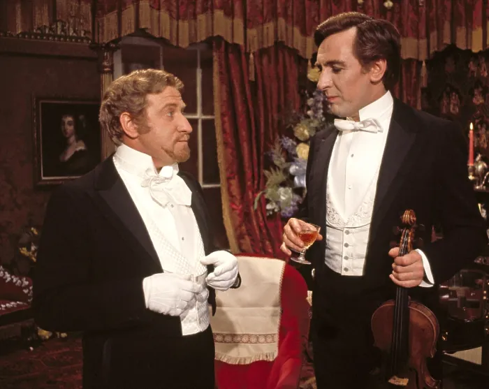 Framed Print : THE PRIVATE LIFE OF SHERLOCK HOLMES, Clive Revill, Robert Stephens, 1970
