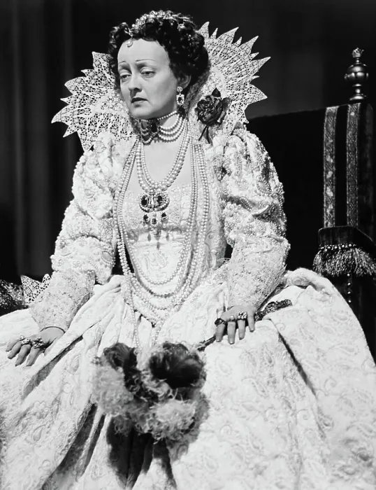 Framed Print : THE PRIVATE LIVES OF ELIZABETH AND ESSEX, Bette Davis as Queen Elizabeth, 1939 Framed Print : THE PRIVATE LIVES OF ELIZABETH AND ESSEX, Bette Davis as Queen Elizabeth, 1939