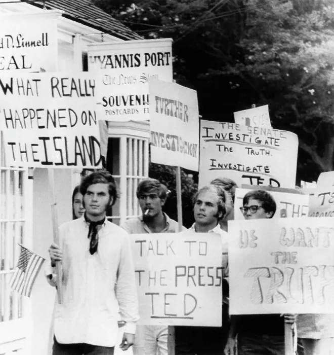 Framed Print : Protesters calling for resignation of Senator Edward Kennedy after his car accident, Hyannis Port, July 28, 1969, Courtesy: CSU Archives / Everett Collection