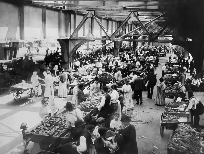 Framed Print : Push cart market on Manhattan's Lower East Side c. 1915. Jewish immigrants operated these mobile businesses as their first enterprises (BSLOC_2017_2_187)