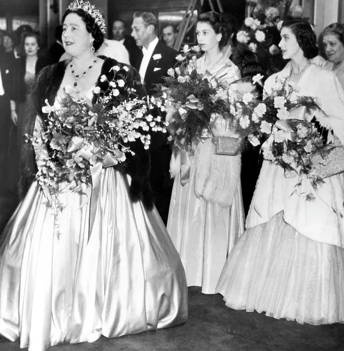 Framed Print : Queen Elizabeth, King George VI (back), Princess Elizabeth (the future Queen Elizabeth II), Princess Margaret Rose, at the Odeon Theater to see THE FORSYTHE SAGA, November 19