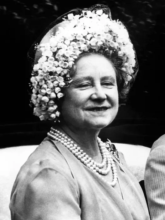 Framed Print : Queen Elizabeth (the Queen Mother), London, 1968.. Courtesy: CSU Archives  /  Everett Collection