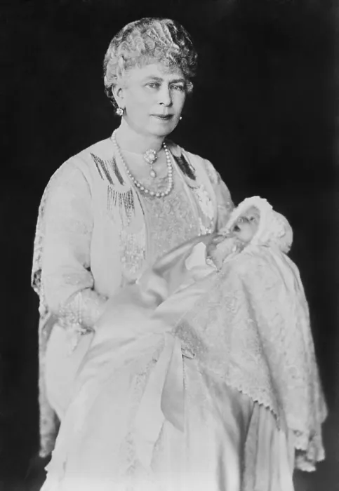 Framed Print : Queen Mary holding her granddaughter, Elizabeth of York in 1926. In 1953 the baby became Queen Elizabeth II. (BSLOC_2015_17_185)