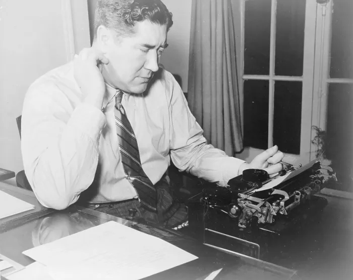 Framed Print : Quentin Reynold (1902-1965) American journalist and World War II reporter for COLLIERS. 1945 Framed Print : Quentin Reynold (1902-1965) American journalist and World War II reporter for COLLIERS. 1945