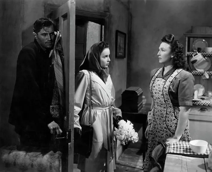 Framed Print : IT ALWAYS RAINS ON SUNDAY, John McCallum, Patricia Plunkett, Googie Withers, 1947 Framed Print : IT ALWAYS RAINS ON SUNDAY, John McCallum, Patricia Plunkett, Googie Withers, 1947