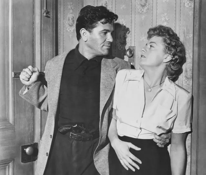 Framed Print : HE RAN ALL THE WAY, from left: John Garfield, Shelley Winters, 1951