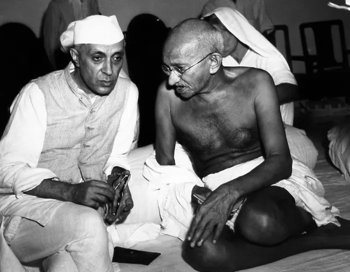 Framed Print : Rashtrapati Jawharlal Nehru and Mahatma Gandhi in 1946.Courtesy: CSU Archives / Everett Collection