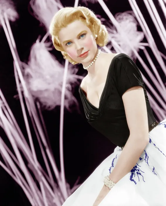 Framed Print : REAR WINDOW, Grace Kelly, 1954 Framed Print : REAR WINDOW, Grace Kelly, 1954
