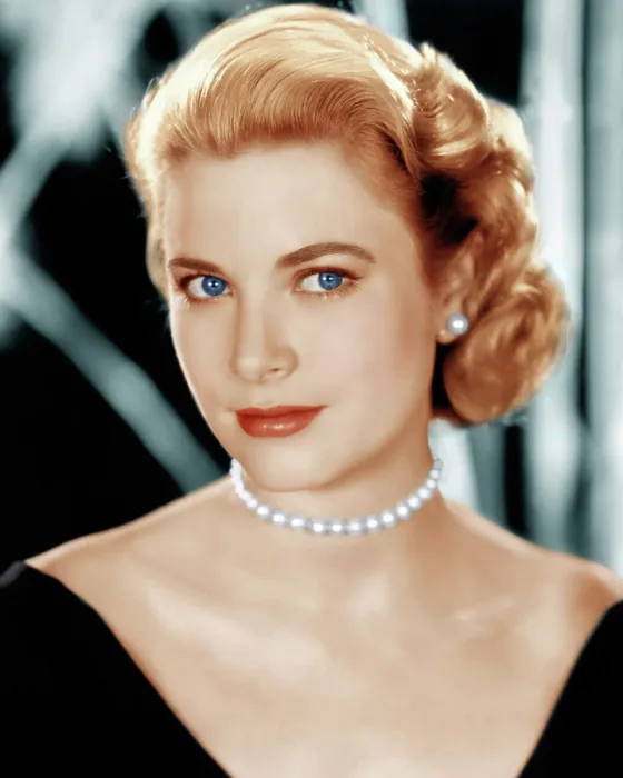 Framed Print : REAR WINDOW, Grace Kelly, 1954 Framed Print : REAR WINDOW, Grace Kelly, 1954