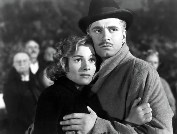 Framed Print : REBECCA, Joan Fontaine, Laurence Olivier, 1940 Framed Print : REBECCA, Joan Fontaine, Laurence Olivier, 1940