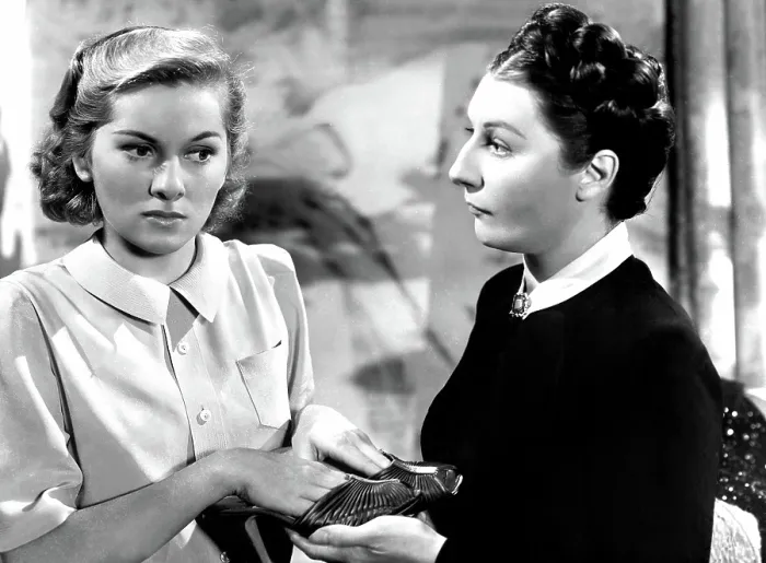 Framed Print : REBECCA, from left: Joan Fontaine, Judith Anderson, 1940 Framed Print : REBECCA, from left: Joan Fontaine, Judith Anderson, 1940