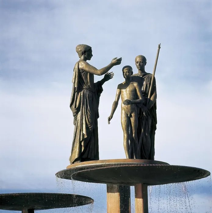 Framed Print : REBULL, Joan (1899-1981). Allegory to the myth of Triptolemus. 1968. SPAIN. Reus. Joan Rebull Square. Detail. Sculpture on bronze Framed Print : REBULL, Joan (1899-1981). Allegory to the myth of Triptolemus. 1968. SPAIN. Reus. Joan Rebull Square. Detail. Sculpture on bronze