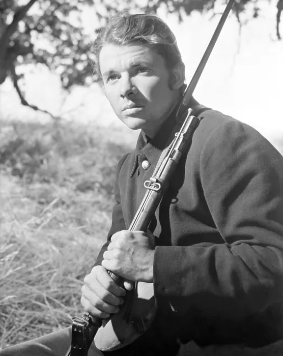 Framed Print : THE RED BADGE OF COURAGE, Audie Murphy, 1951 Framed Print : THE RED BADGE OF COURAGE, Audie Murphy, 1951