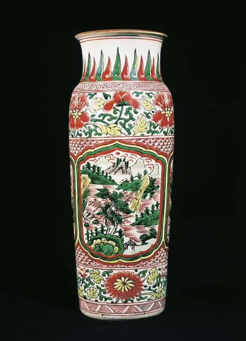 Framed Print : Red and green vase. Chinese art. Ming period. China  /  Porcelain. FRANCE. Paris. Guimet Museum. Proc: CHINA. AISA / Everett Collection**US SALES ONLY**