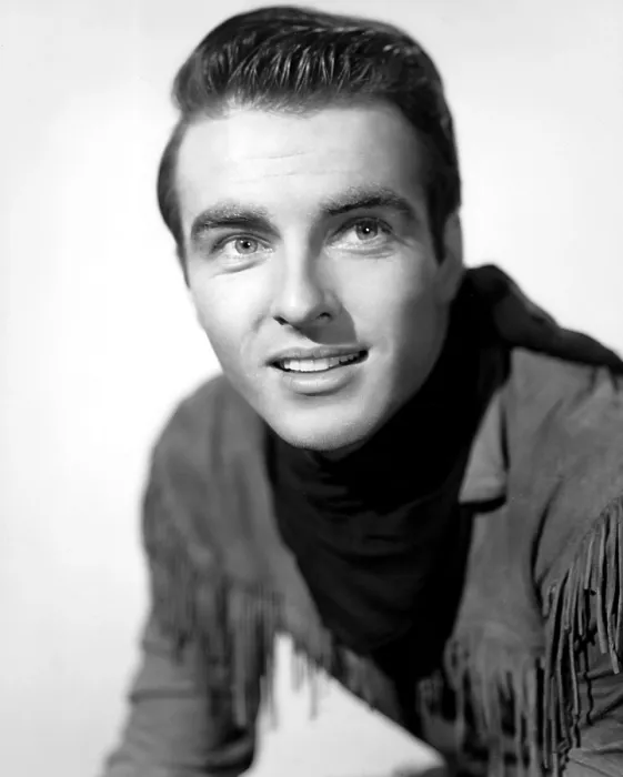 Framed Print : RED RIVER, Montgomery Clift, 1948 Framed Print : RED RIVER, Montgomery Clift, 1948