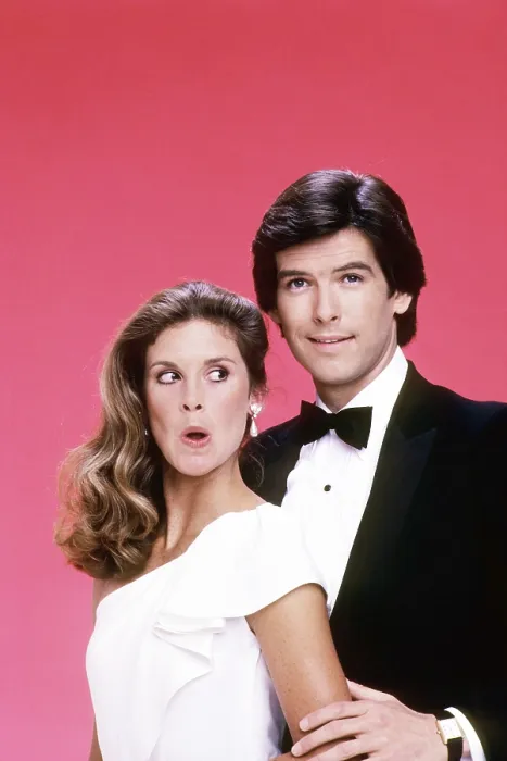 Framed Print : REMINGTON STEELE, (from left): Stephanie Zimbalist, Pierce Brosnan, (Season 1), 1982-87
