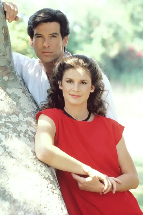 Framed Print : REMINGTON STEELE, Pierce Brosnan, Stephanie Zimbalist, 1982-87 Framed Print : REMINGTON STEELE, Pierce Brosnan, Stephanie Zimbalist, 1982-87