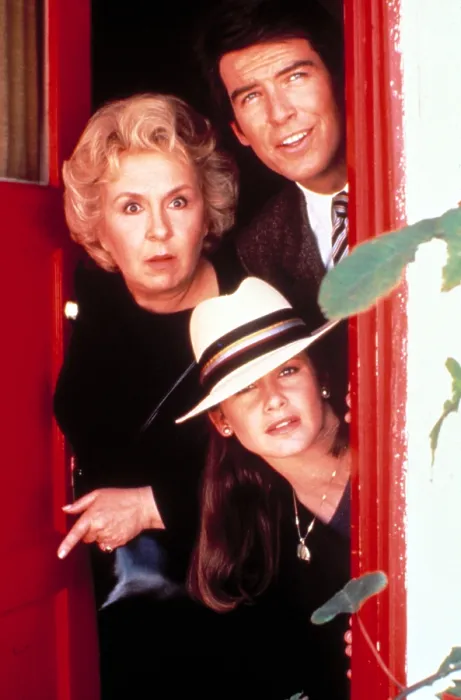 Framed Print : REMINGTON STEELE, Pierce Brosnan, Doris Roberts, Stephanie Zimbalist, 1982-1987 Framed Print : REMINGTON STEELE, Pierce Brosnan, Doris Roberts, Stephanie Zimbalist, 1982-1987
