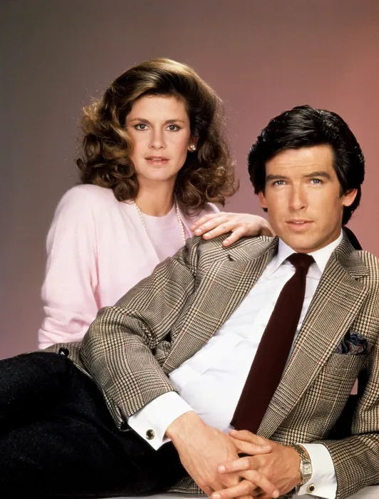Framed Print : REMINGTON STEELE, Stephanie Zimbalist, Pierce Brosnan, 1982-87