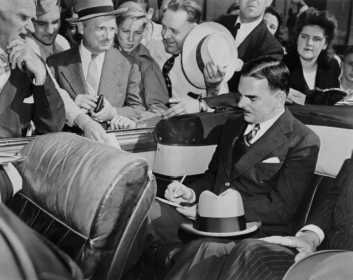 Framed Print : Republican Presidential candidate Thomas Dewey signing autographs in Louisville, Kentucky. Sept. 11, 1944