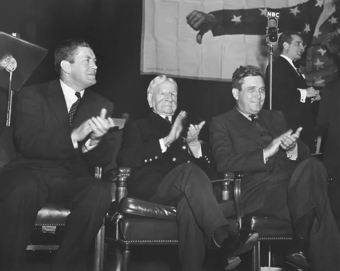 Framed Print : Republicans Wendell Willkie's last campaign appeal in the morning hours of Nov. 5, 1940. With Willkie (seated, right) are Gene Tunney, ex-heavyweight champion; Robert M