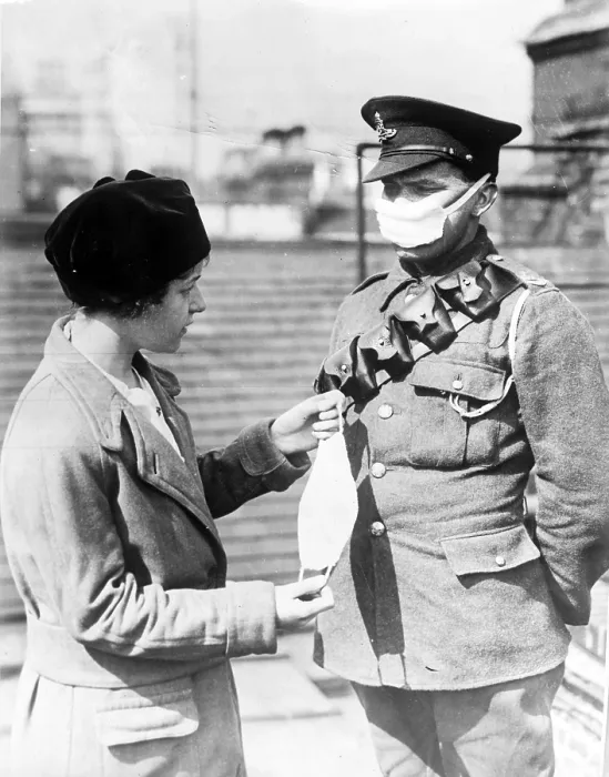 Framed Print : Respirator for British soldiers- a nurse demonstrates a facemask on a British soldier during the influenza epidemic, ca. 1918
