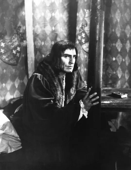 Framed Print : RICHARD III, Laurence Olivier, 1955 Framed Print : RICHARD III, Laurence Olivier, 1955