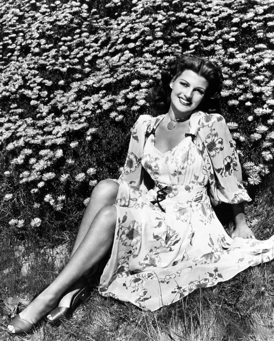 Framed Print : RITA HAYWORTH, 1940s Framed Print : RITA HAYWORTH, 1940s
