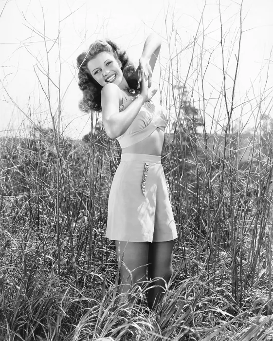 Framed Print : Rita Hayworth, Columbia portrait, 1944-1945 Framed Print : Rita Hayworth, Columbia portrait, 1944-1945