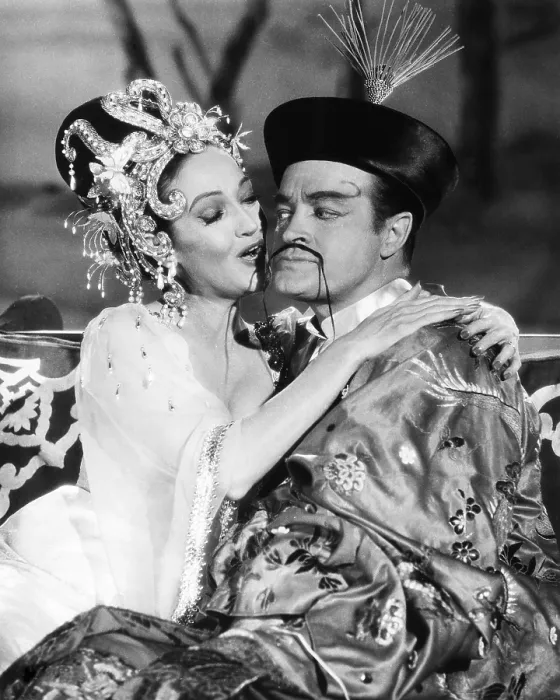 Framed Print : THE ROAD TO HONG KONG, from left, Dorothy Lamour, Bob Hope, 1962