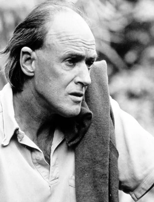 Framed Print : ROALD DAHL, 1916 - 1990.. Courtesy: CSU Archives / Everett Collection Framed Print : ROALD DAHL, 1916 - 1990.. Courtesy: CSU Archives / Everett Collection