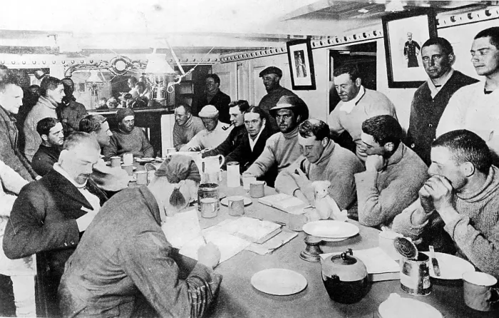Framed Print : Robert Falcon Scott (center, holding pipe) with the Scott Antarctic exploring party, 1912. Courtesy: CSU Archives  /  Everett Collection