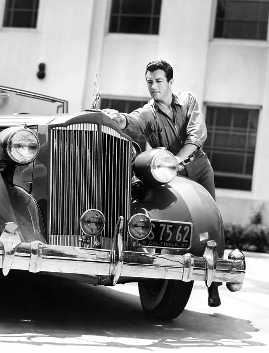 Framed Print : Robert Taylor and his Packard, 1930s Framed Print : Robert Taylor and his Packard, 1930s