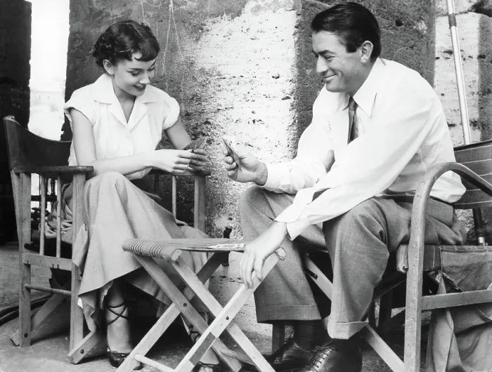 Framed Print : ROMAN HOLIDAY, Audrey Hepburn, Gregory Peck, playing cards on set, 1953