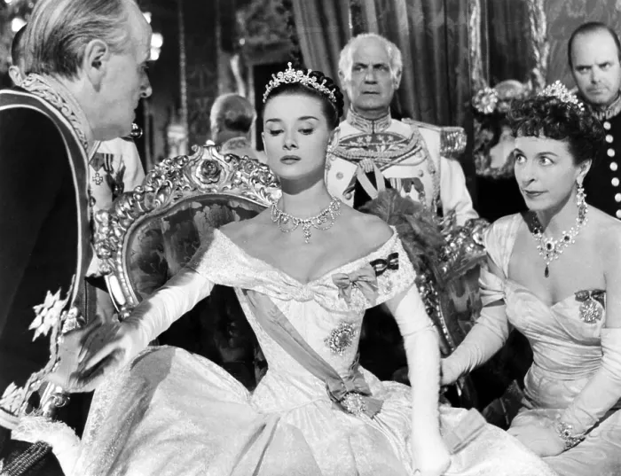 Framed Print : ROMAN HOLIDAY, Harcourt Williams, Audrey Hepburn, Margaret Rawlings, 1953 Framed Print : ROMAN HOLIDAY, Harcourt Williams, Audrey Hepburn, Margaret Rawlings, 1953