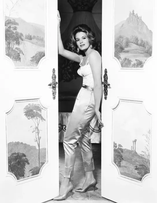 Framed Print : ROME ADVENTURE, Angie Dickinson, 1962