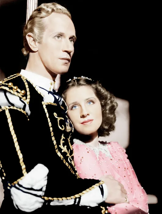 Framed Print : ROMEO AND JULIET, from left: Leslie Howard, Norma Shearer, 1936 Framed Print : ROMEO AND JULIET, from left: Leslie Howard, Norma Shearer, 1936