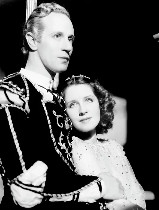 Framed Print : ROMEO AND JULIET, Leslie Howard, Norma Shearer, 1936